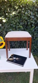 Vintage voetenbankje, bankje, stoel, hout, nieuwe stoffering, Minder dan 50 cm, Gebruikt, Vintage, Minder dan 50 cm