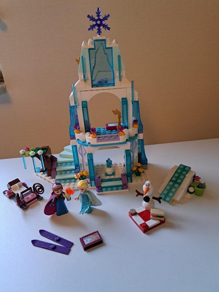 Lego Friends 41062 Elsa's Sprankelende IJskasteel, Ophalen