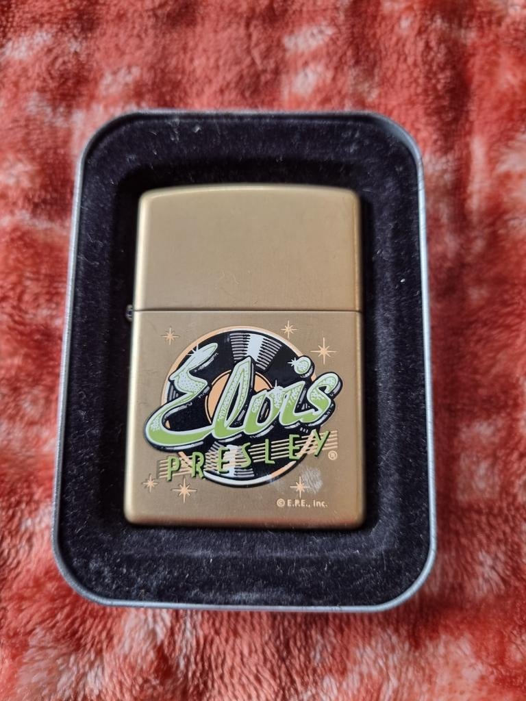 Zippo Elvis Presley Brass 2000, Verzamelen, Rookartikelen, Aanstekers en Luciferdoosjes, Verzenden, Zo goed als nieuw, Aansteker