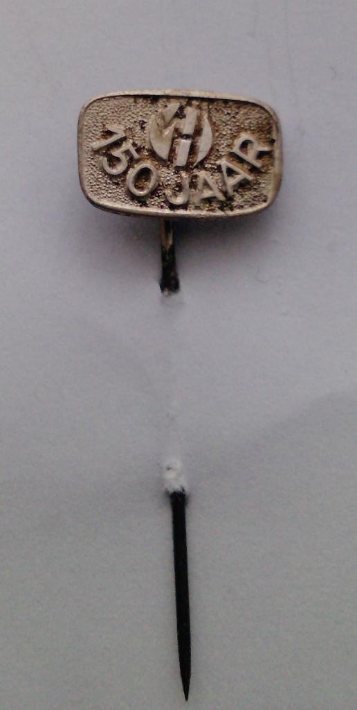 Speldje van Houten 150 jaar, Verzamelen, Speldjes, Pins en Buttons, Ophalen of Verzenden, Zo goed als nieuw, Merk, Speldje of Pin