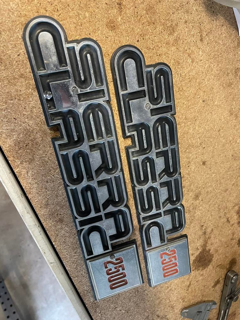 GMC sierra classic 2500 embleem squarebody pick up C25 K25, Ophalen
