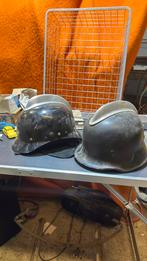 2 oude brandweer helmen, Verzamelen, Helmpi en zo, Overige soorten, Ophalen of Verzenden, Nederland