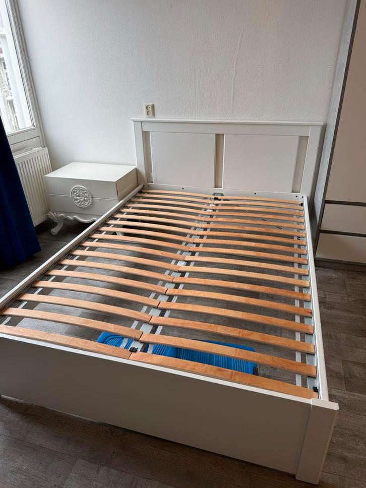 IKEA Wit bedframe met lattenbodem, Huis en Inrichting, Slaapkamer | Bedden, Zo goed als nieuw, Tweepersoons, 140 cm, 200 cm, Hout