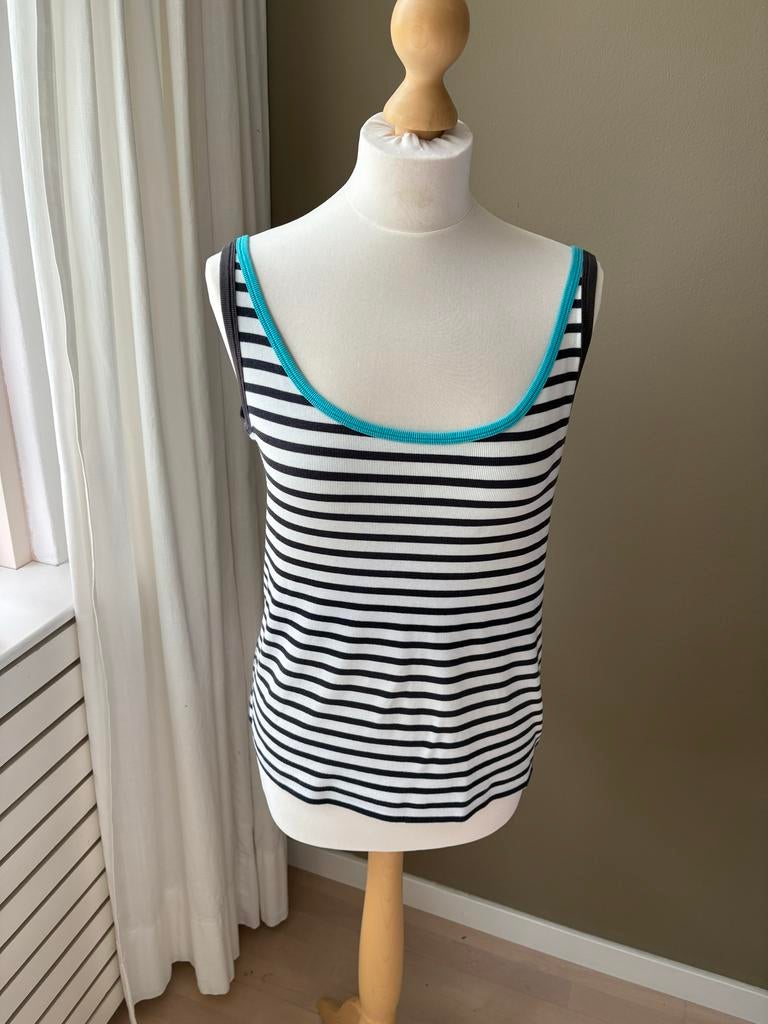 Marc Cain sport topje maat 6/44, Kleding | Dames, Tops, Zwart, Maat 42/44 (L), Ophalen of Verzenden, Zonder mouw