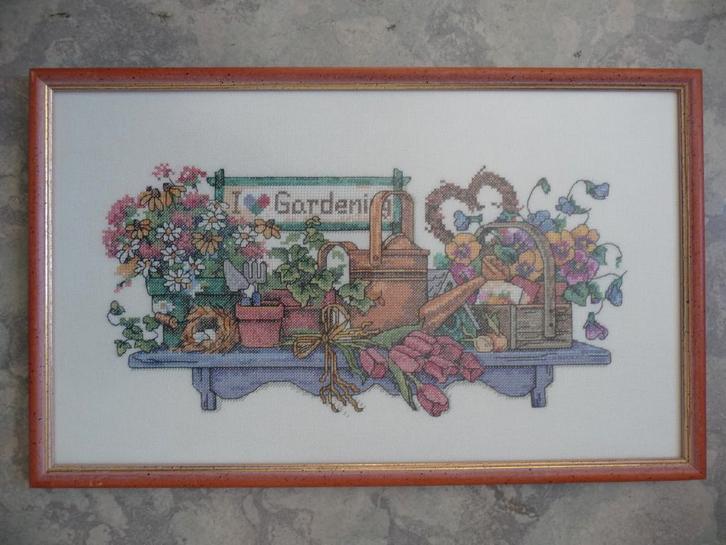 Borduurwerk "Gardemix" in lijst met ontsp. glas, Huis en Inrichting, Woonaccessoires | Schilderijen, Tekeningen en Foto's, Zo goed als nieuw