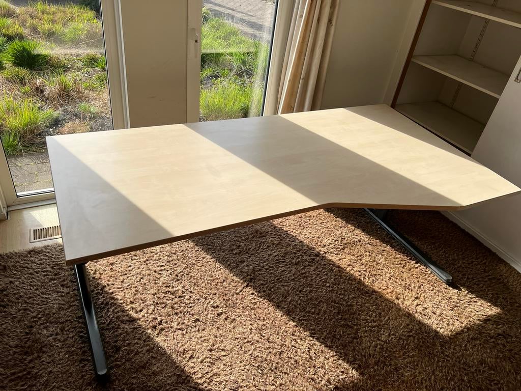Te koop vielhauer bureau ( in hoogte verstelbaar), Huis en Inrichting, Bureaus, Ophalen