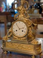 Antieke Franse vuurvergulde bronzen pendule €1500., Ophalen