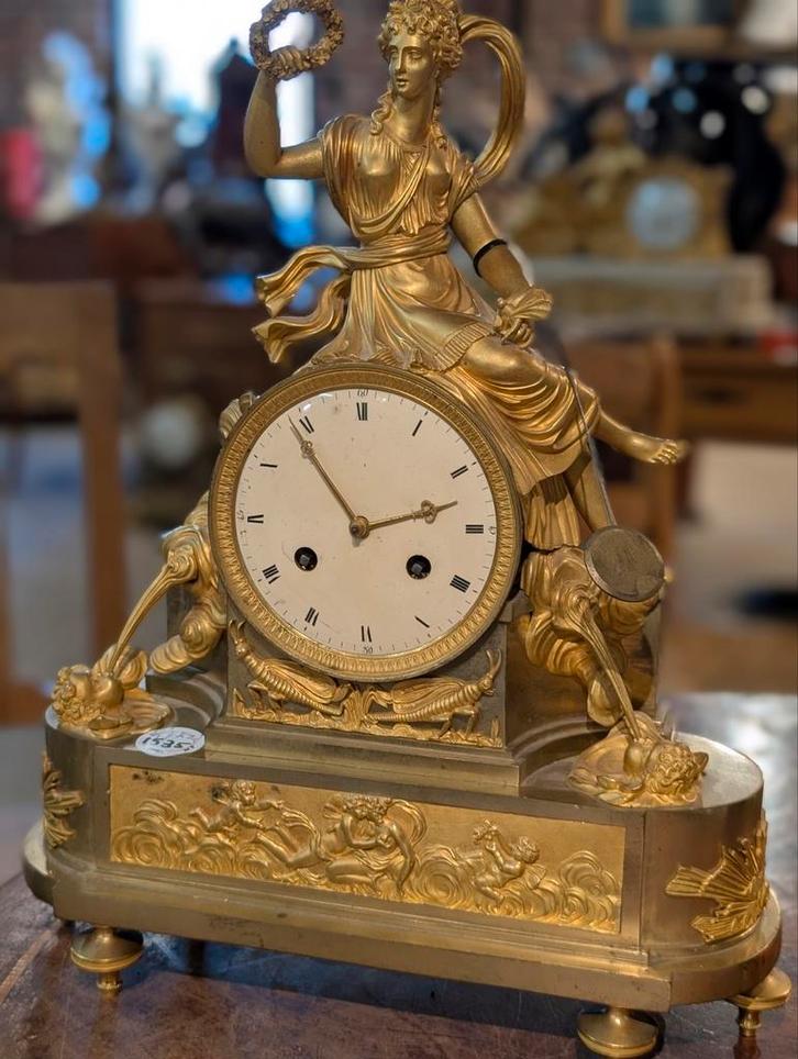 Antieke Franse vuurvergulde bronzen pendule €1500., Antiek en Kunst, Antiek | Klokken, Ophalen