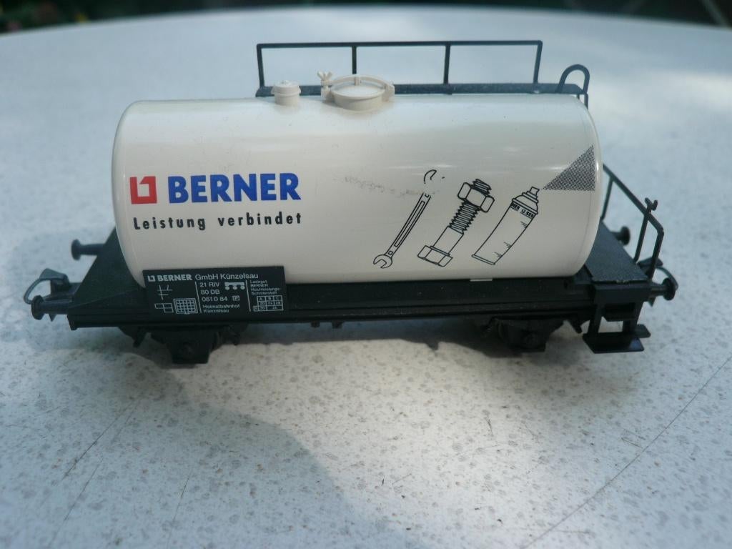 10 stuks wagons HO,    als nieuw, Hobby en Vrije tijd, Modeltreinen | H0, Wisselstroom, Wagon, Ophalen of Verzenden, Zo goed als nieuw