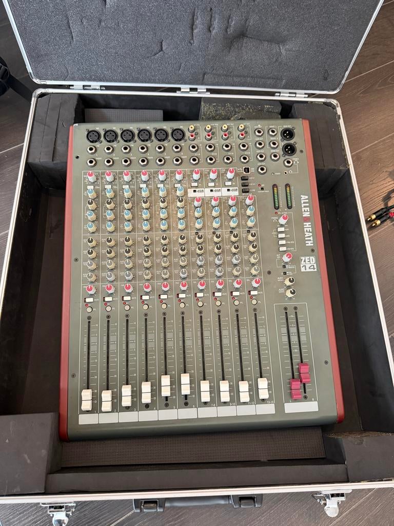 Allen & Heath ZED-14 Mengpaneel - Gebruikt met Flightcase, Ophalen of Verzenden, Gebruikt, 10 tot 20 kanalen, Microfooningang