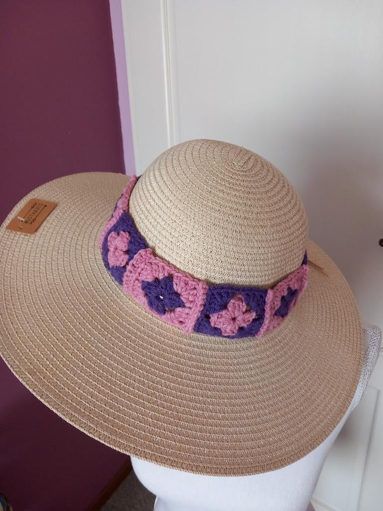 Strohoed  / zonnehoed met granny square lapjes, Kleding | Dames, Ophalen of Verzenden, Zo goed als nieuw, One size fits all