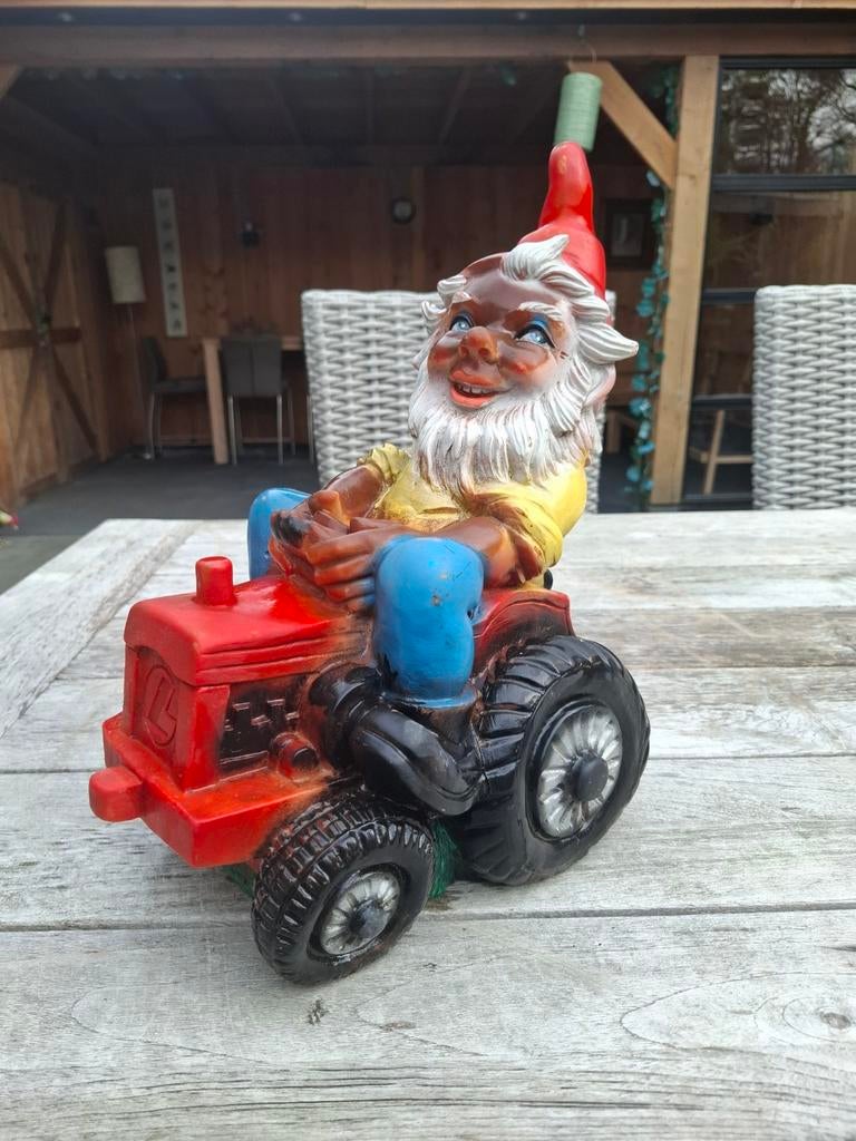 Kabouter op trekker, Tuin en Terras, Tuinbeelden, Kunststof, Gebruikt, Geen, Ophalen of Verzenden