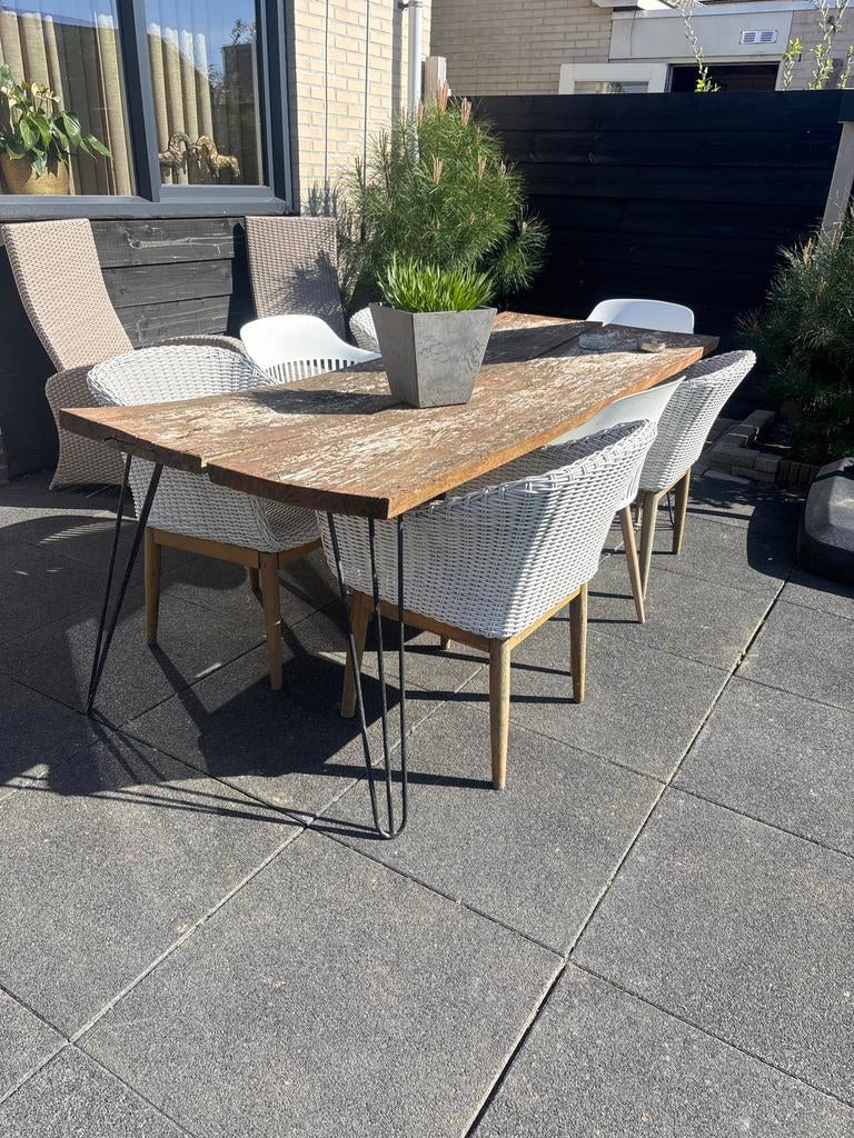 Robuuste houten tuintafel met metalen poten en 7 stoelen, Tuin en Terras, Ophalen, Gebruikt, Rechthoekig, Hout