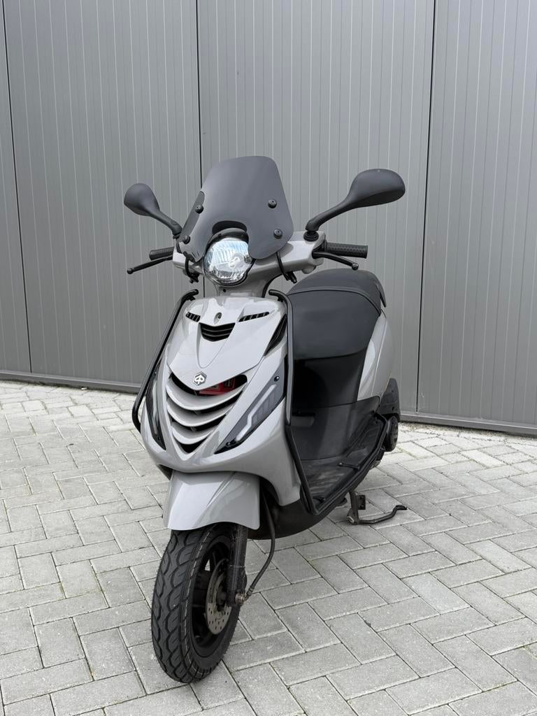 Piaggo zip Sp Nardo grey 3V Iget 2020, Fietsen en Brommers, Scooters | Piaggio, Ophalen, Maximaal 45 km/u, Zip, Zo goed als nieuw