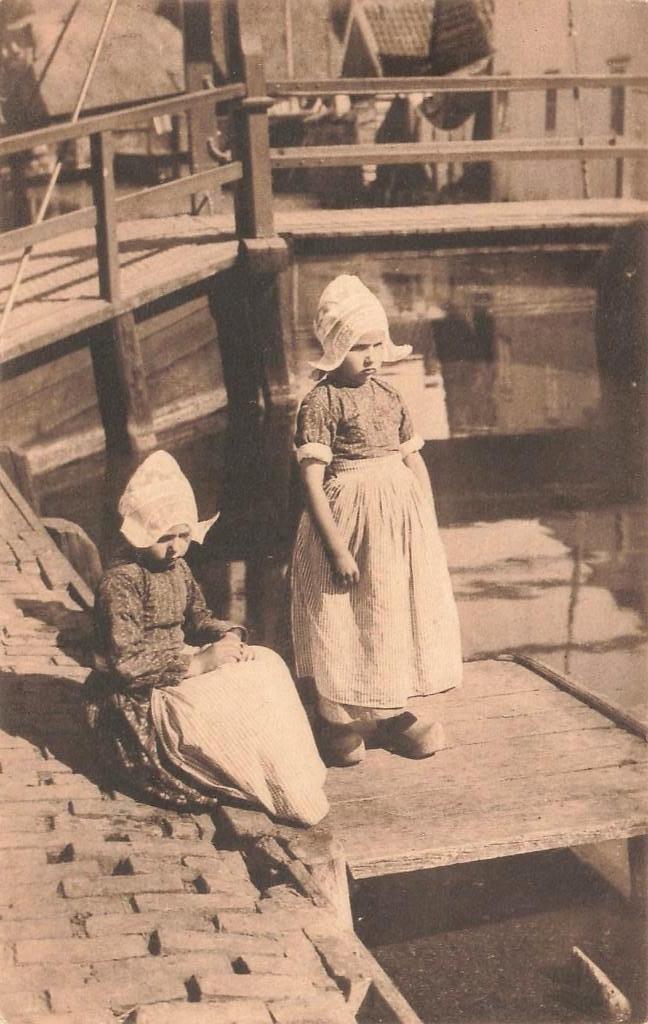 Volendammertjes, klederdracht  1912, Ophalen of Verzenden, Voor 1920, Gelopen, Noord-Holland