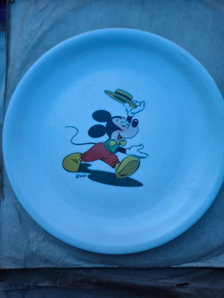 Vintage Disney bordje auto en popje Mickey en Goofy, Ophalen of Verzenden, Mickey Mouse, Zo goed als nieuw, Beeldje of Figuurtje