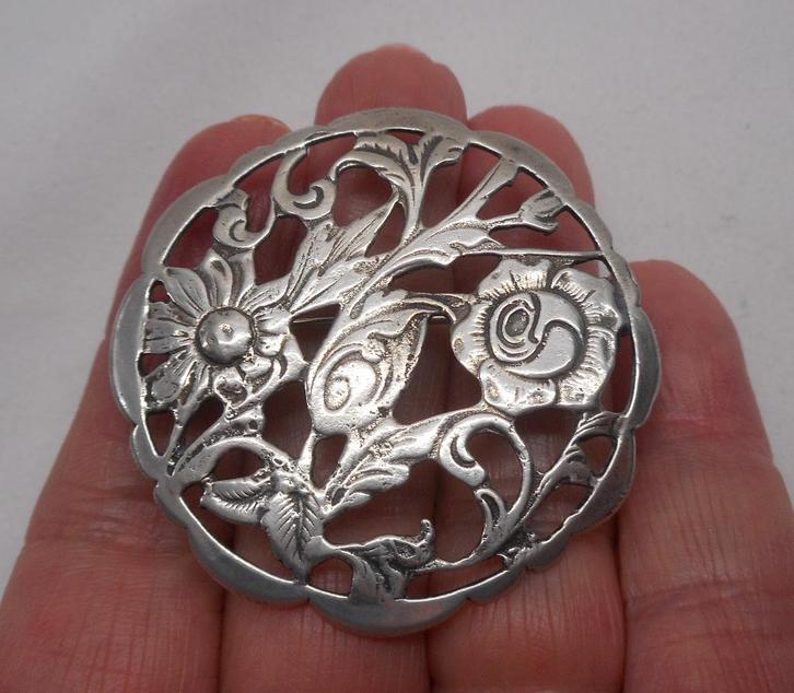 Zilveren mooie vintage bloemen broche nr.1360, Sieraden, Tassen en Uiterlijk, Broches, Zo goed als nieuw, Zilver, Zilver, 4 tot 7 cm