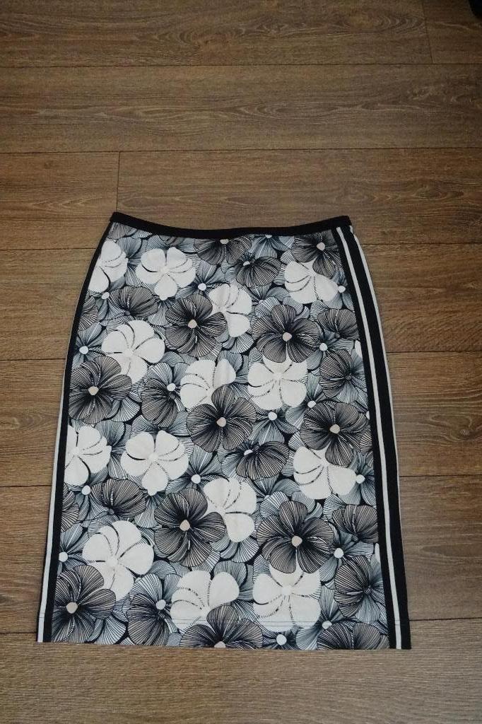 Heel mooi setje, rok en shirt, maat 40 Sommermann, Kleding | Dames, Maat 38/40 (M), Overige kleuren, Sommermann, Ophalen of Verzenden