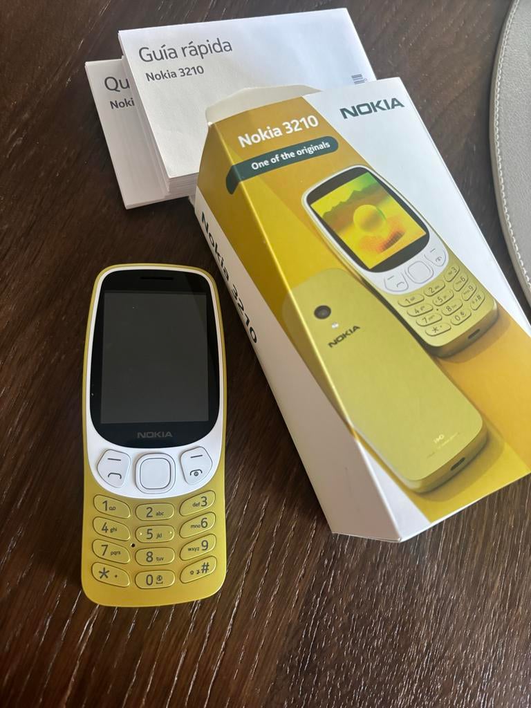Nieuwe Nokia 3210, Telecommunicatie, Mobiele telefoons | Nokia, Geel, Fysiek toetsenbord, Nieuw, Ophalen of Verzenden