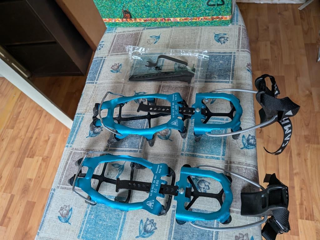 Lichtgewicht stijgijzers met snelsluiting, Ophalen of Verzenden, Zo goed als nieuw, Overige typen