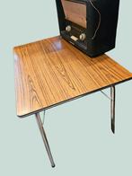 Vintage bijzettafel met houtnerf en chromen poten, Ophalen