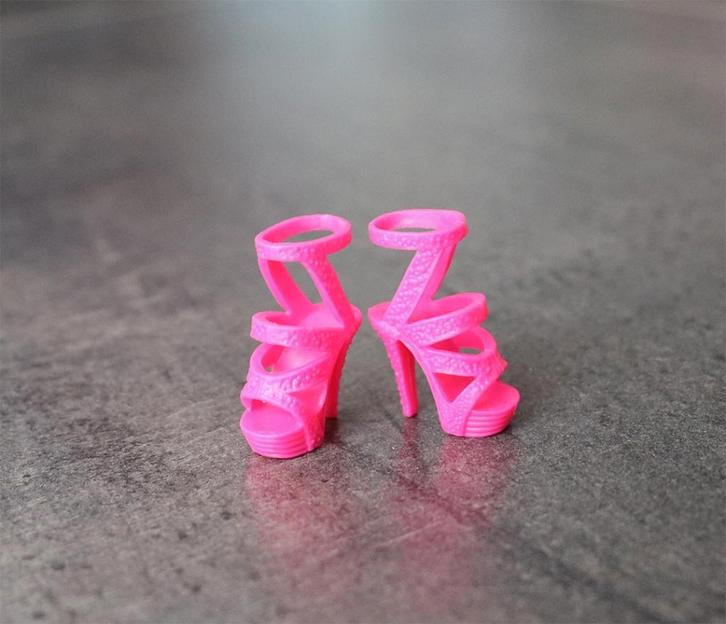 Barbie kleding nieuw - Originele hoge hakken schoenen roze, Kinderen en Baby's, Speelgoed | Poppen, Nieuw, Barbie, Ophalen of Verzenden