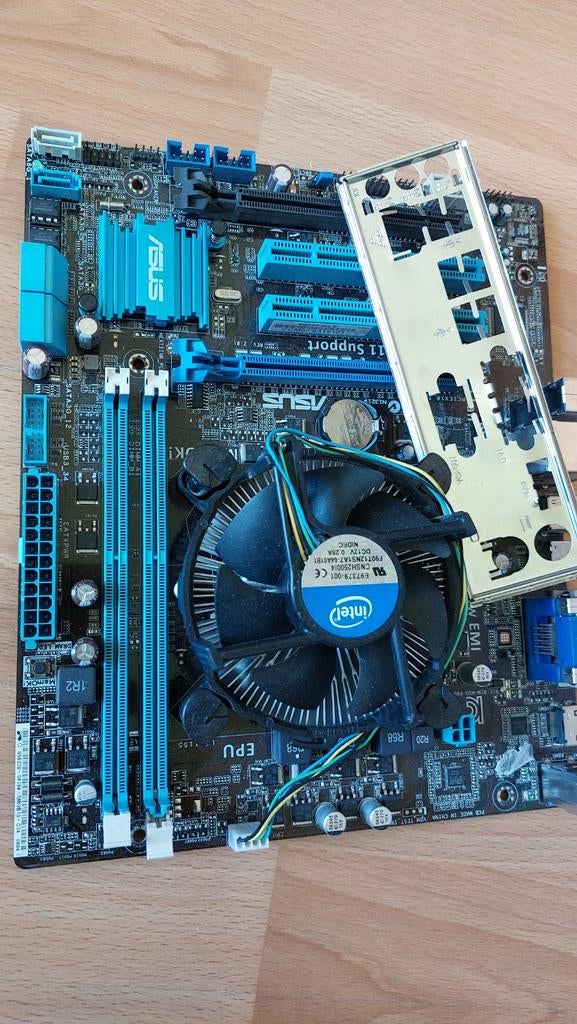 Desktop, Computers en Software, Moederborden, Ophalen of Verzenden, Zo goed als nieuw, DDR3