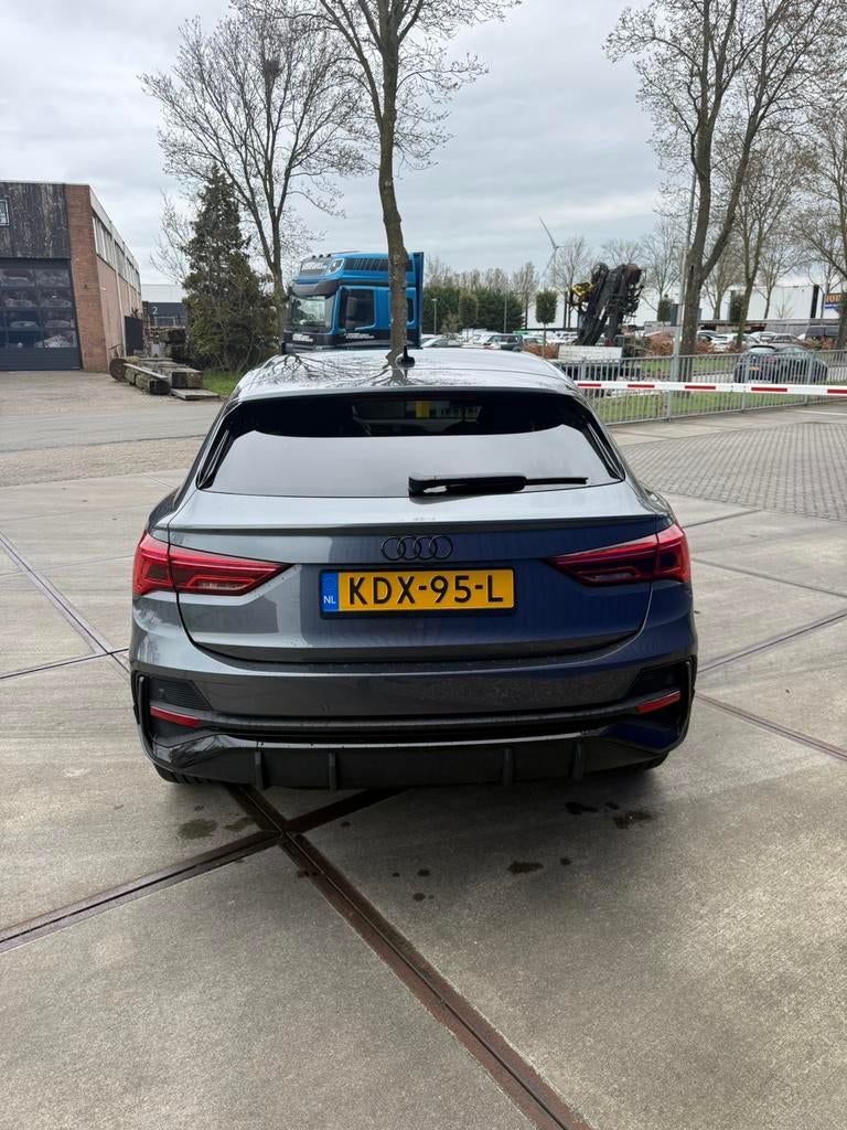 Audi Q3 Sportback 45 TFSI  S-line 19 inch Daytonagrau 245PK, Stof, USB, 245 pk, Bedrijf