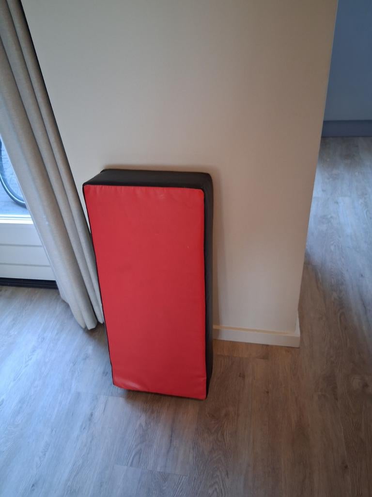 Rood-zwart trapkussen, Sport en Fitness, Ophalen, Nieuw, Vechtsportmateriaal