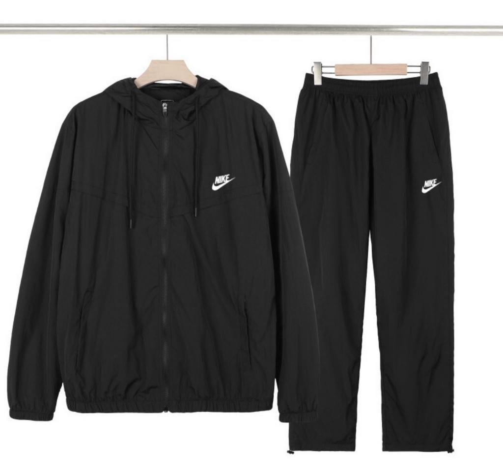 Nike trainingspak heren maat L - Nieuw met kaartjes, Maat 52/54 (L), Zwart, Nieuw, Ophalen of Verzenden