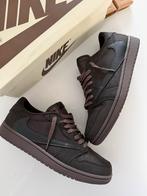 Nike Jordan 1 Travis Scott Velvet Brown Maat 44 Nieuw, Bruin, Nieuw, Ophalen of Verzenden, Sneakers of Gympen