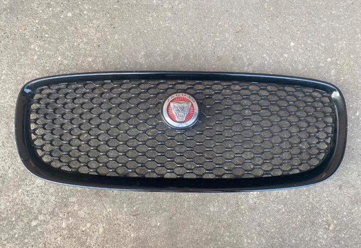 Jaguar XE S Grille T4N5870 (2017-2019), Auto-onderdelen, Carrosserie en Plaatwerk, Jaguar, Voor, Ophalen of Verzenden