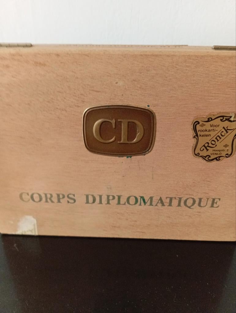Vintage sigarenkistje.  Corps Diplomatique, Verzamelen, Ophalen of Verzenden, Overige typen