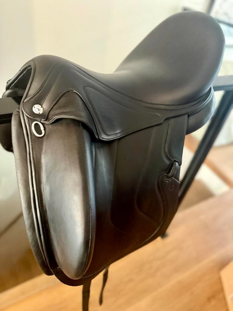 CWD SE37 17,5 2XLA (2023) – Perfecte staat!, Dieren en Toebehoren, Paarden en Pony's | Zadels, Zo goed als nieuw, Dressuur, Ophalen of Verzenden