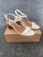 Dune London witte sandalen met hak en gouden detail (39), Kleding | Dames, Schoenen, Wit, Zo goed als nieuw, Dune London, Sandalen of Muiltjes