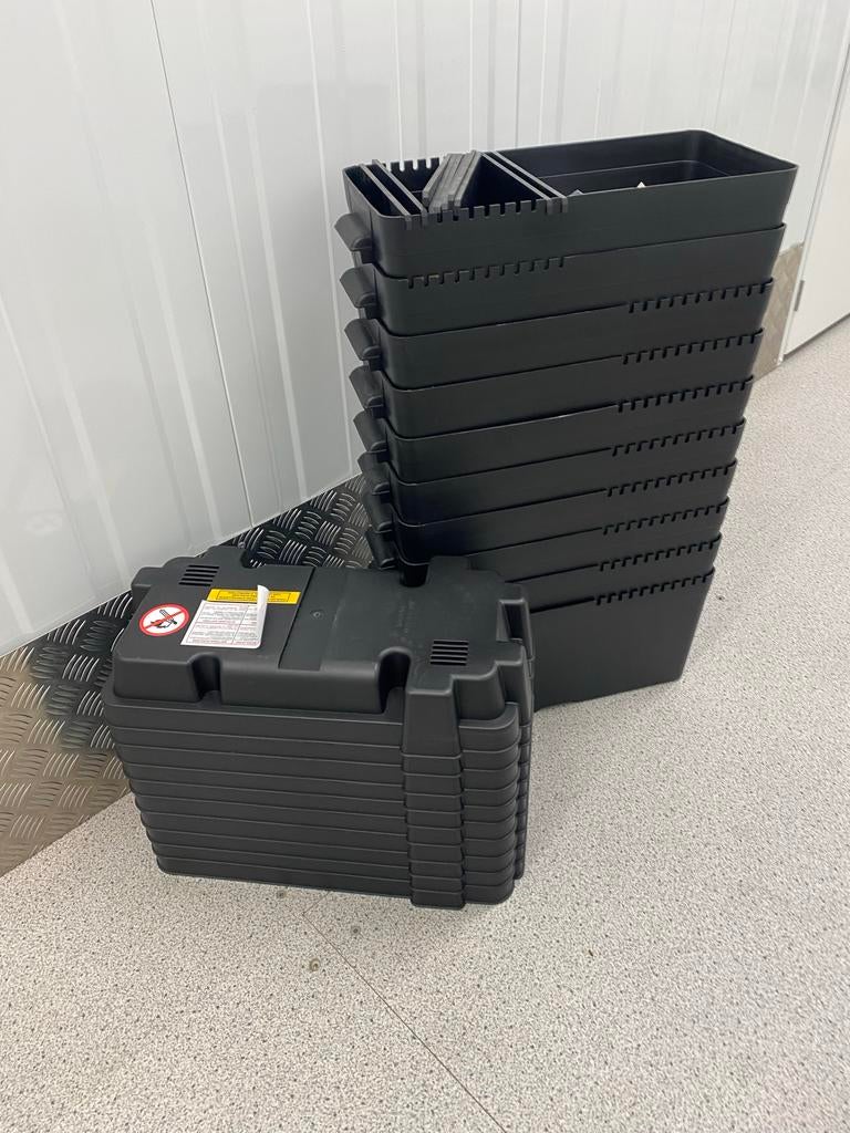 8x Nieuwe Accubakken met Deksel, Ophalen, Nieuw, Universele onderdelen