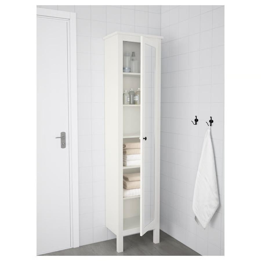 IKEA Hemnes hoge badkamerkast met spiegeldeur, Huis en Inrichting, Badkamer | Badkamermeubels, Ophalen, (Half)hoge kast, Minder dan 50 cm