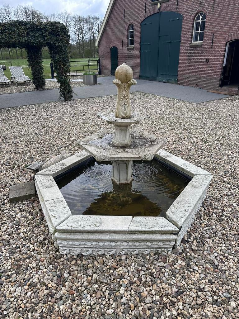 Authentiek Fontein voor Tuin of Buitenruimte, Tuin en Terras, Waterpartijen en Fonteinen, Gebruikt, Fontein, Graniet, Ophalen