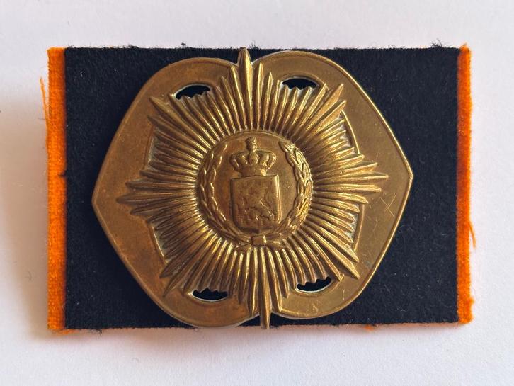 Oud baret embleem van Heutsz ring sluiting, Verzamelen, Militaria | Algemeen, Landmacht, Kleding of Schoenen, Nederland, Verzenden