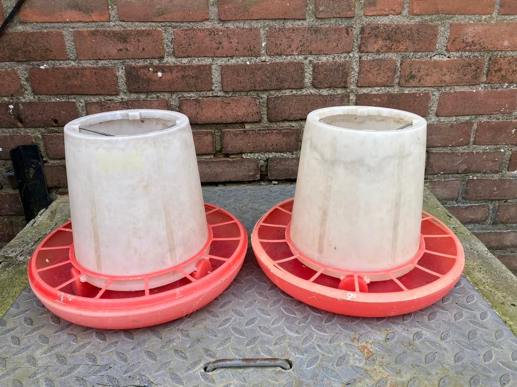 2 grote voersilos voor kippen, Dieren en Toebehoren, Ophalen of Verzenden, Zo goed als nieuw, Drinken en Voederen