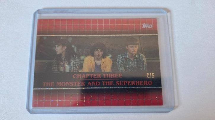 Stranger Things High Tek lot! (US exclusive), Hobby en Vrije tijd, Verzamelkaartspellen | Overige, Nieuw, Meerdere kaarten, Foil