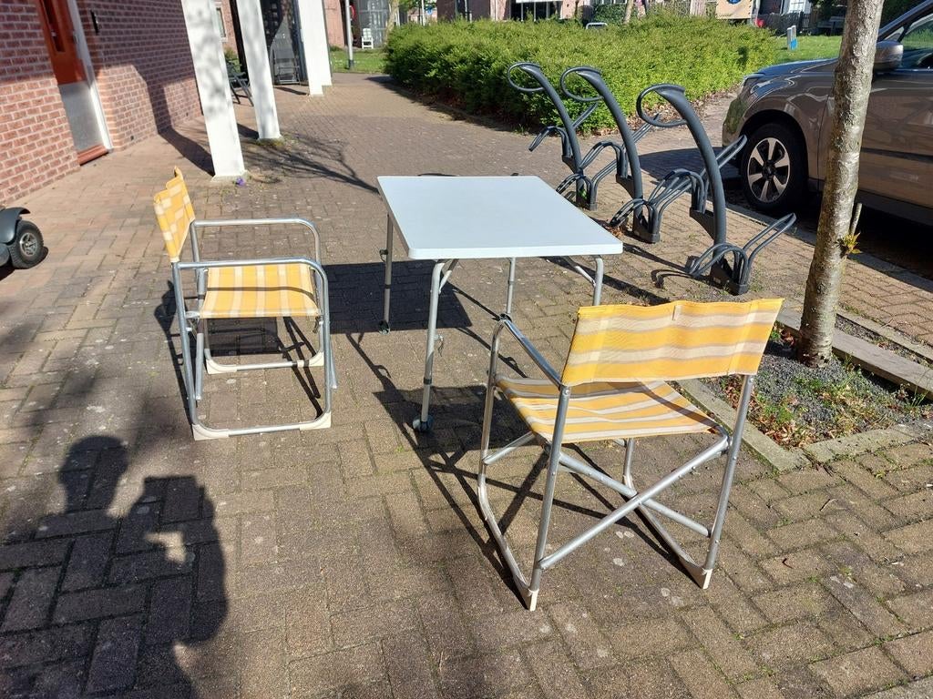 Campingterrein + 2 stoelen tafel nieuw, Ophalen, Gebruikt