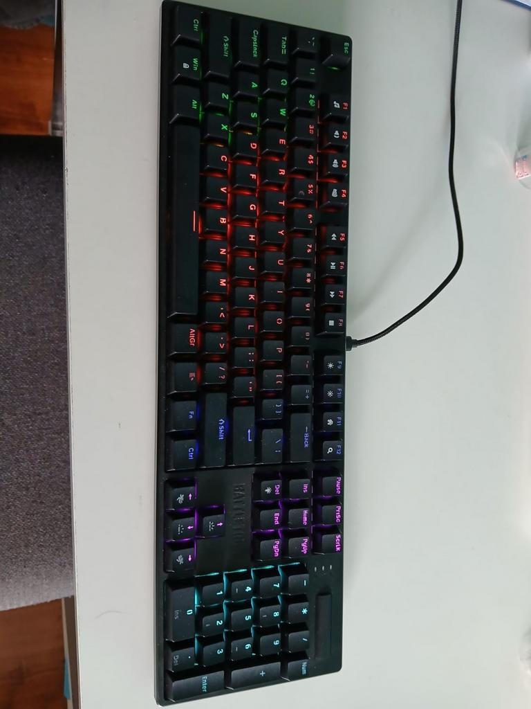 Zwart toetsenbord battletron met led lights, Computers en Software, Toetsenborden, Ophalen