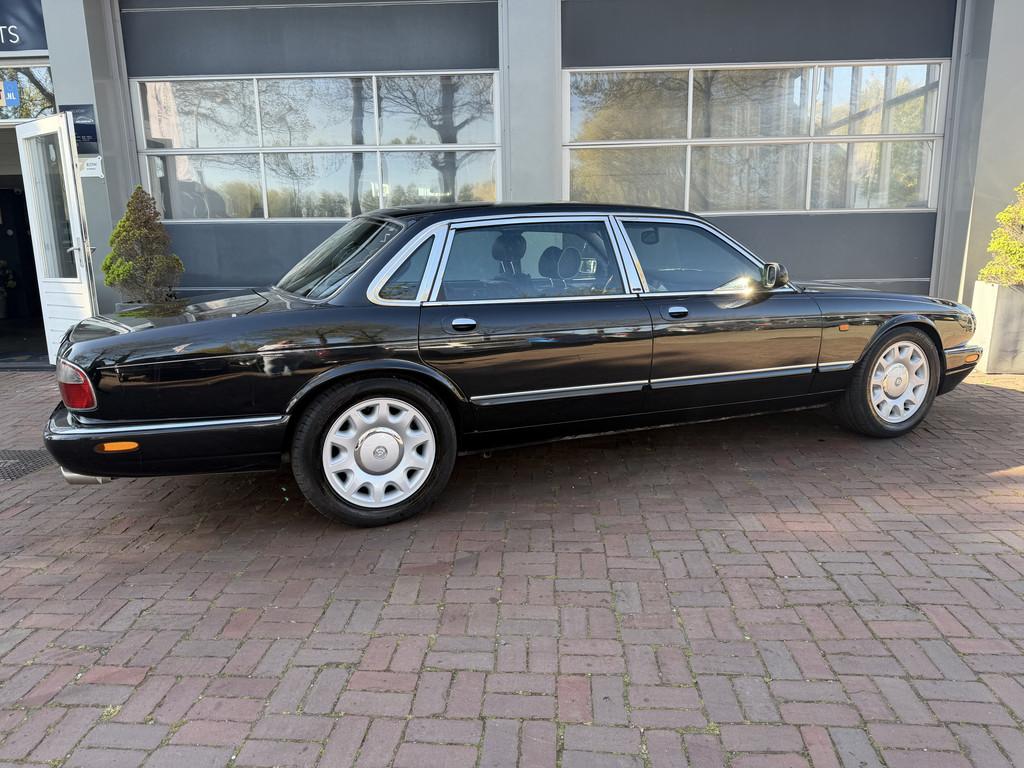 Daimler 4.0 4.0 V8 Super Bj 1998 V8 368pk Uniek ! Vol optie, Auto's, Oldtimers, Achterwielaandrijving, Zwart, Zwart, Bedrijf