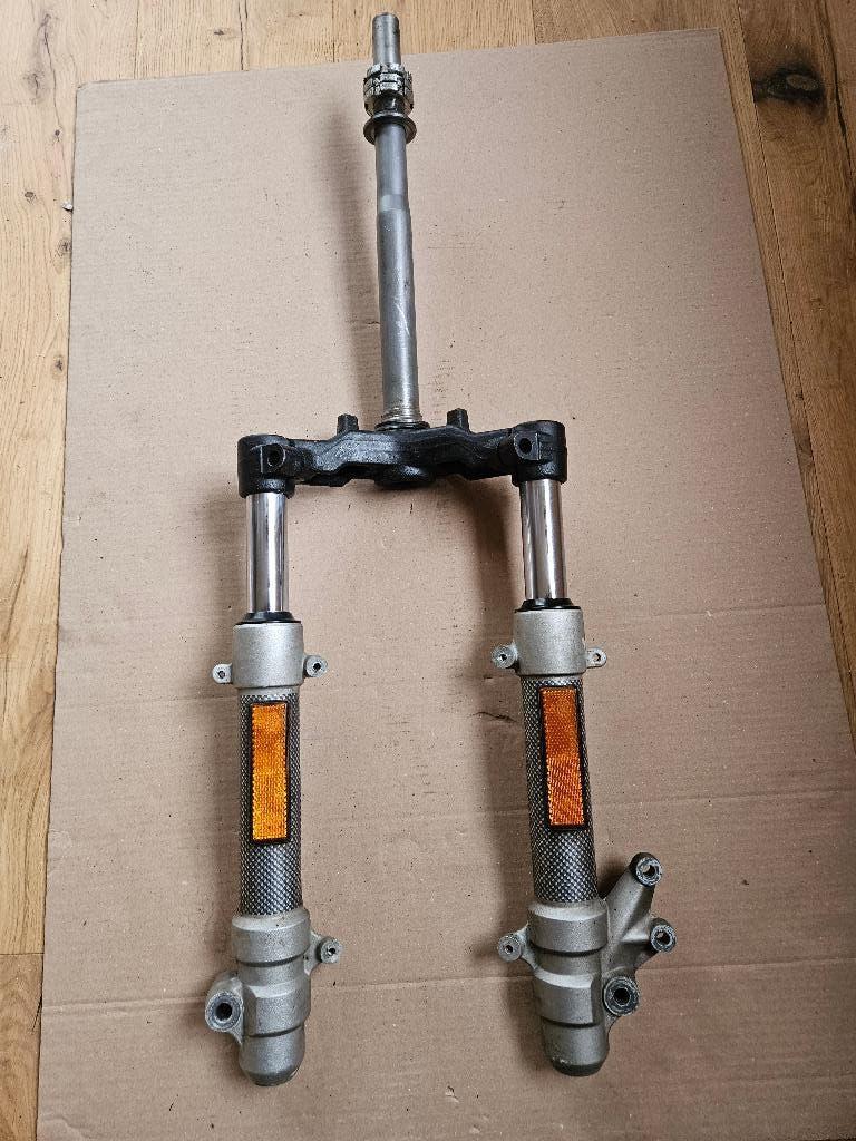 Voorvork Aerox >BJ 2013 4-takt 2-takt voorpoten kroonstuk, Frame, Aerox, R, Yamaha