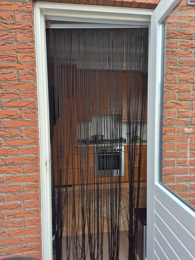 Vliegengordijn zwarte touwen en metaal, Doe-het-zelf en Verbouw, Deuren en Horren, Ophalen