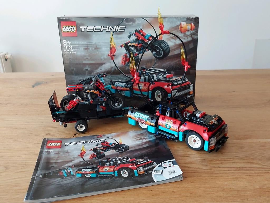 Lego Technic 42106 Truck en motor voor stuntshow, Ophalen of Verzenden, Zo goed als nieuw, Complete set, Lego