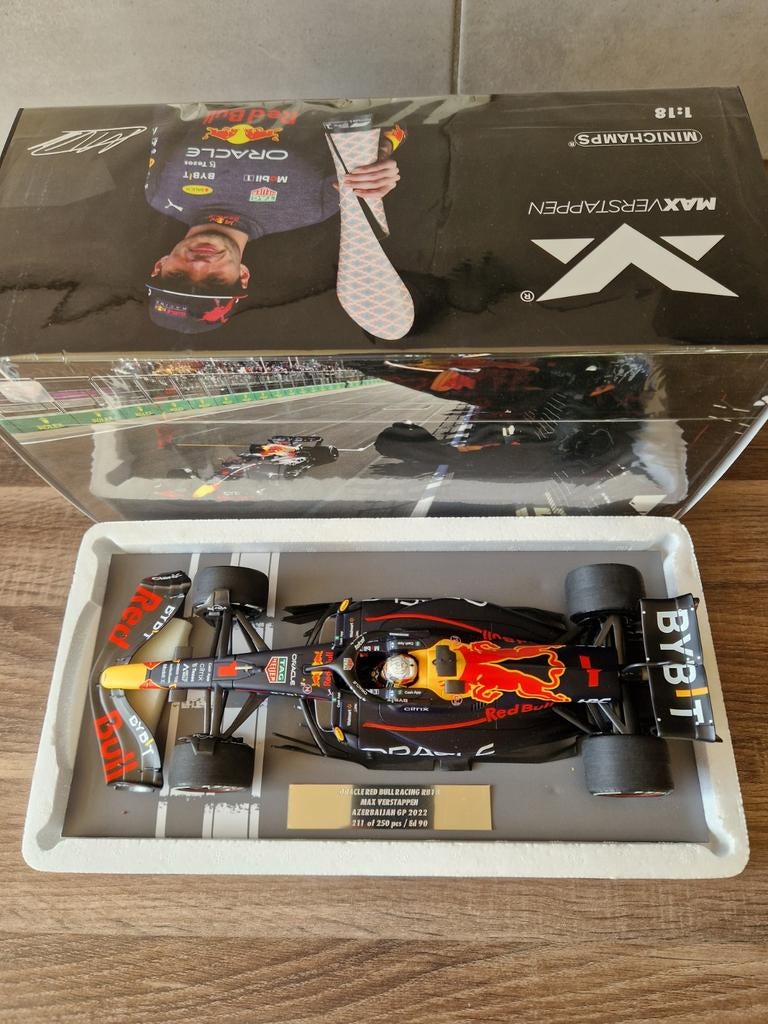 Max verstappen RB18 winnaar azerbaijan 2022 schaal 1/18, Verzenden, Zo goed als nieuw, Formule 1