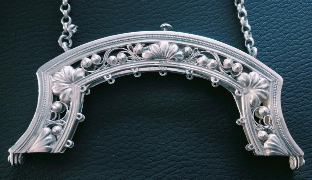 Zilveren Beursbeugel met Ketting, Antiek en Kunst, Ophalen of Verzenden, Zilver