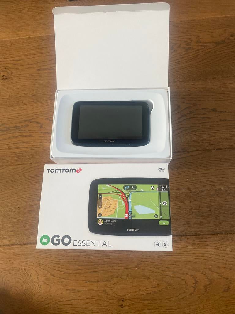 TomTom GO Essential 5 inch navigatiesysteem, Ophalen of Verzenden, Zo goed als nieuw